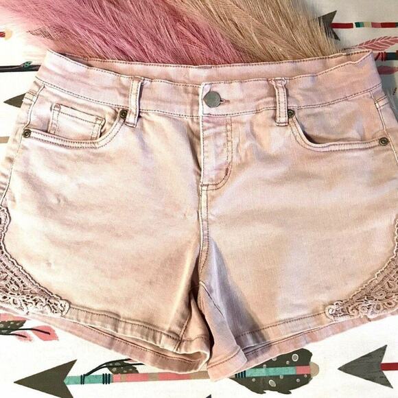 New York & Co Denim and Lace Shorts Mid Rise Women's Size 6  Pink/Mauve Cut off - Picture 2 of 12